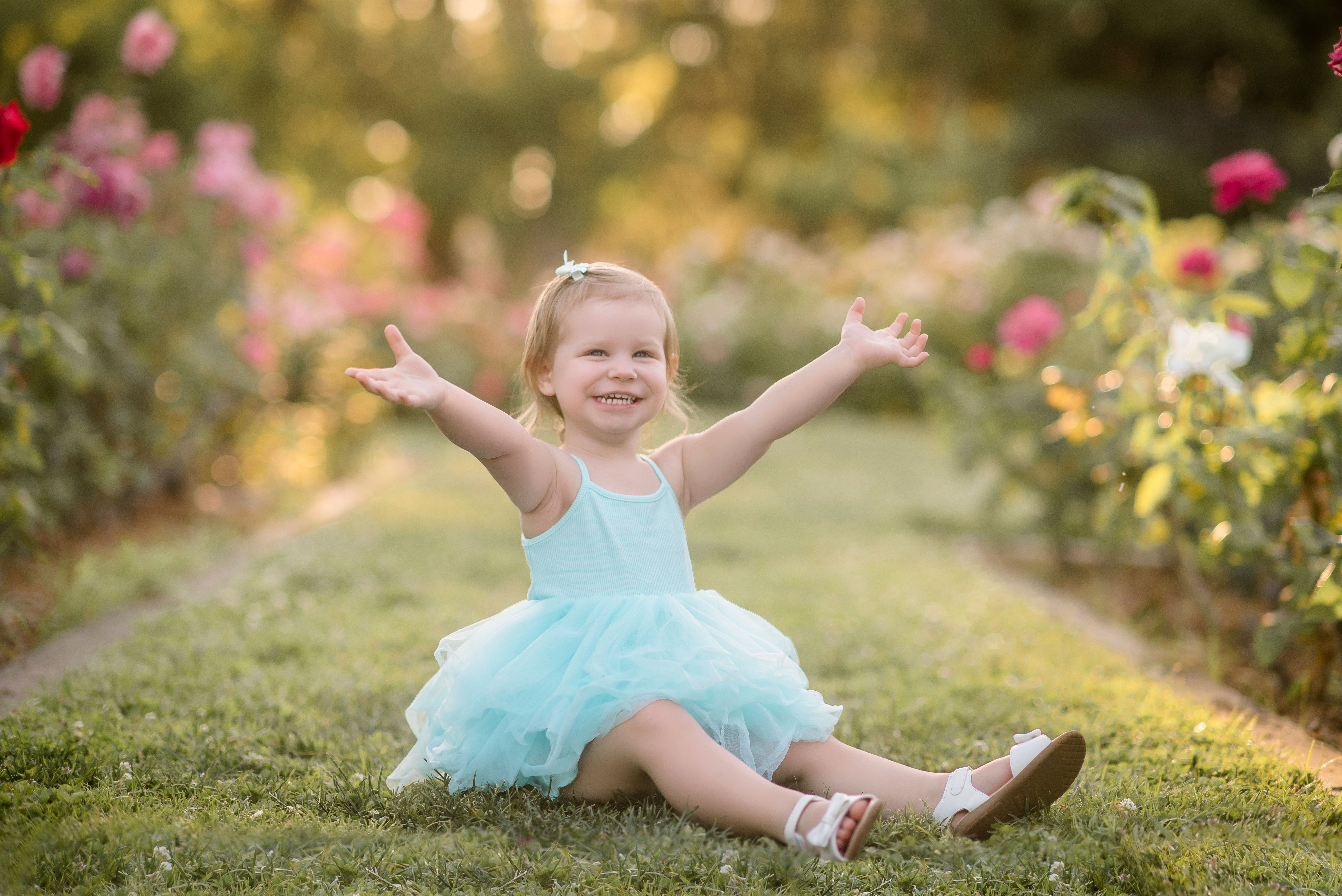 Funny kids pictures Sacramento rose garden photoshoot places for pictures Kids photographer Roseville Sacramento Rocklin Elk Grove Yuba city Folsom Eldorado Hills Vacaville Stockton 