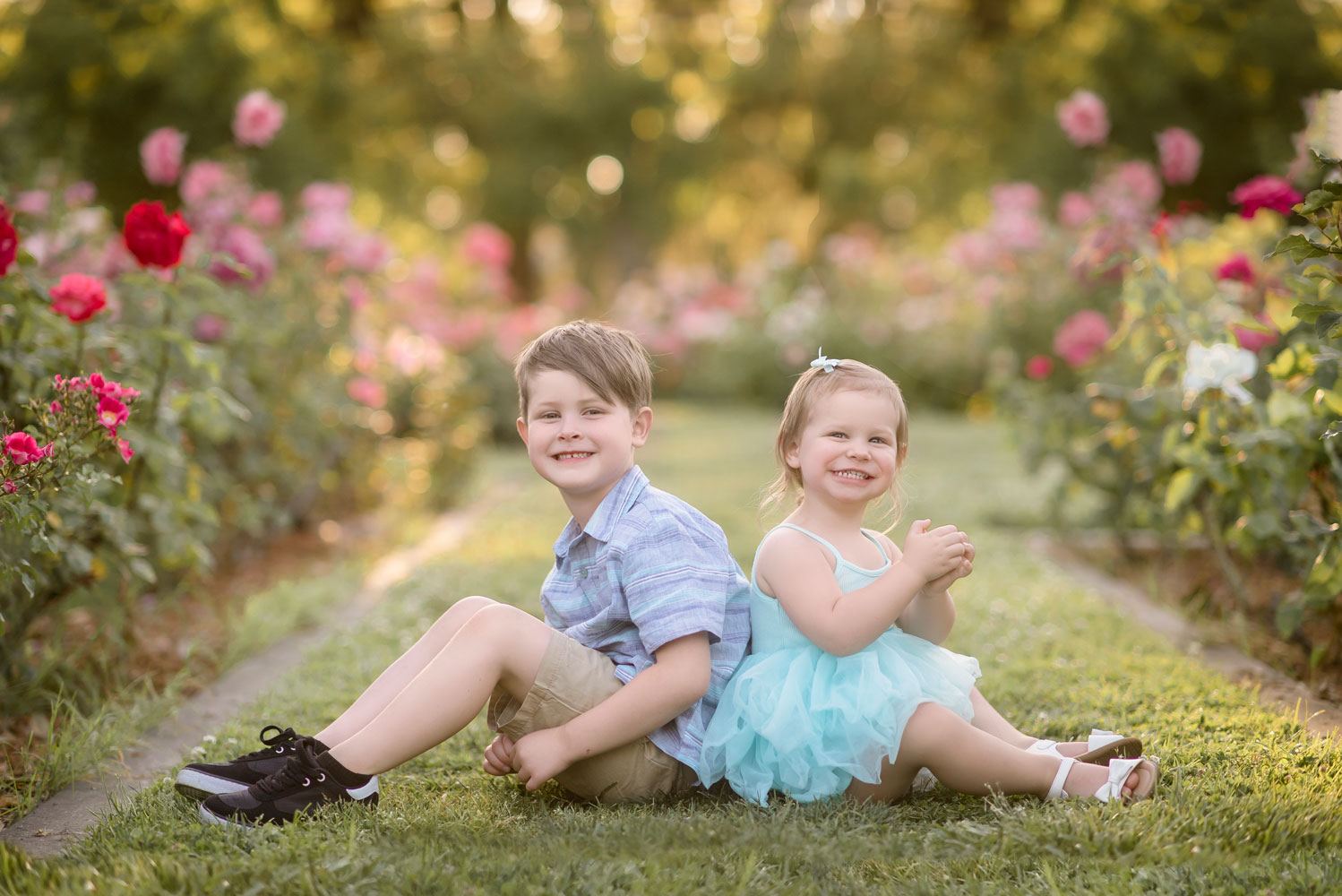 Sacramento rose garden photoshoot places for pictures Kids photographer Roseville Sacramento Rocklin Elk Grove Yuba city Folsom Eldorado Hills Vacaville Stockton Cute siblings outdoor photography photos